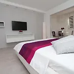 Modern * Makarska