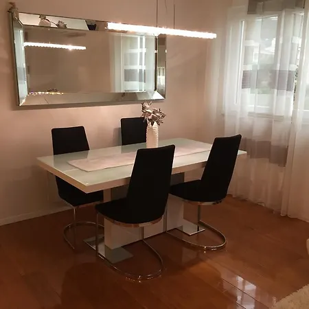 Modern דירה מאקרסקה